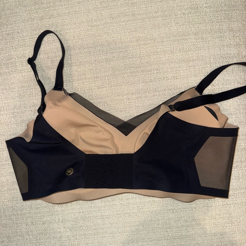 Honeylove Liftwear Crossover Bra - Picture 2 of 3